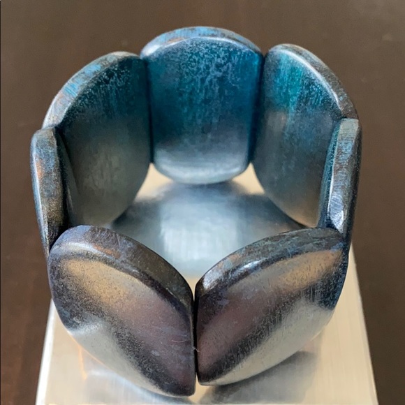 Green wooden bracelet - Picture 4 of 5